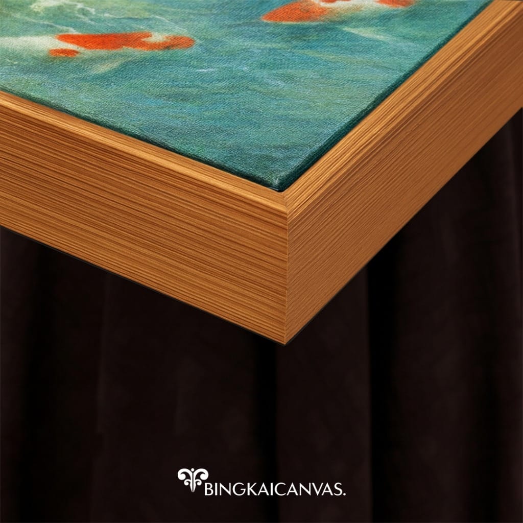 Lukisan ikan koi di air