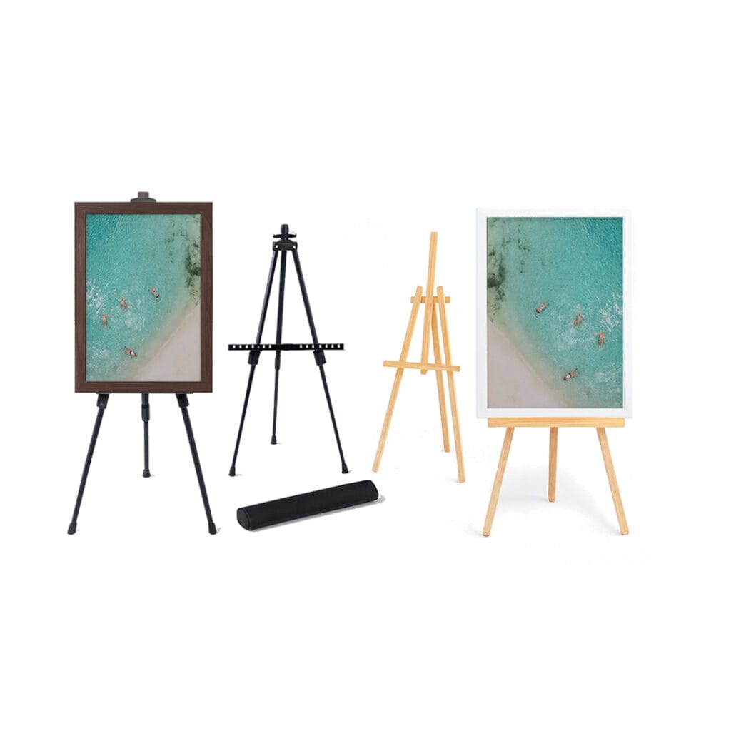 Easel dengan karya seni