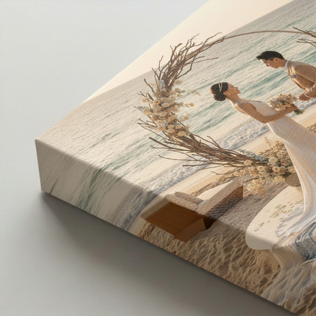 Cetak Foto Kanvas Pernikahan pantai bahagia di bawah busur