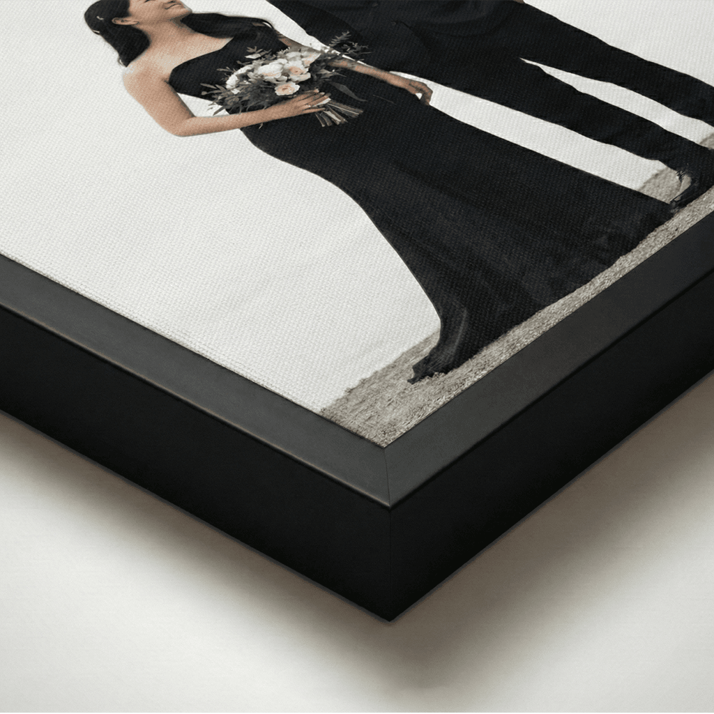 Detail canvas inside black minimalist frame