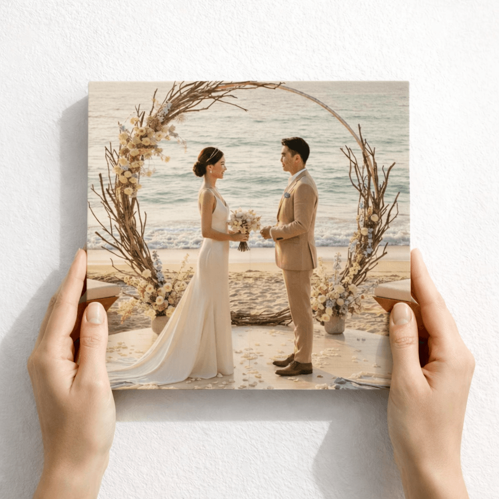 Gambar canvas print dipegang